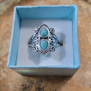 Elegant Silver and Turquoise Ring Size 6 NWOT 🍒Bundle 4 For 20🍒